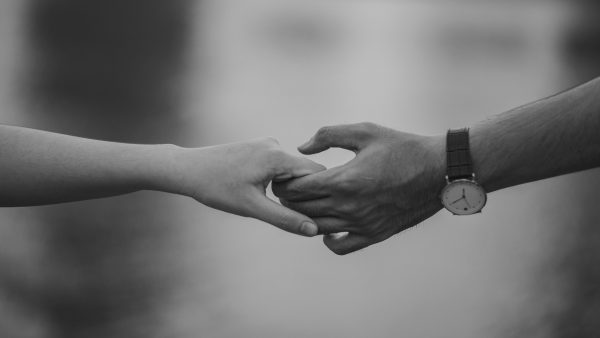 affection-black-and-white-couple-1004014